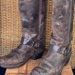 FRYE BOOTS DISTRESSED SIZE 9 BROWN